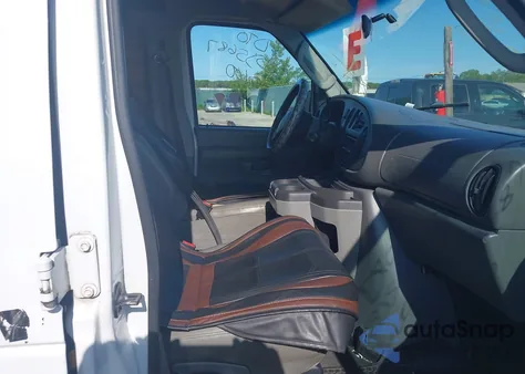 2008 Ford E-250 Commercial/Recreational z USA, uszkodzony, nr VIN 1FTNE24W38DA21866